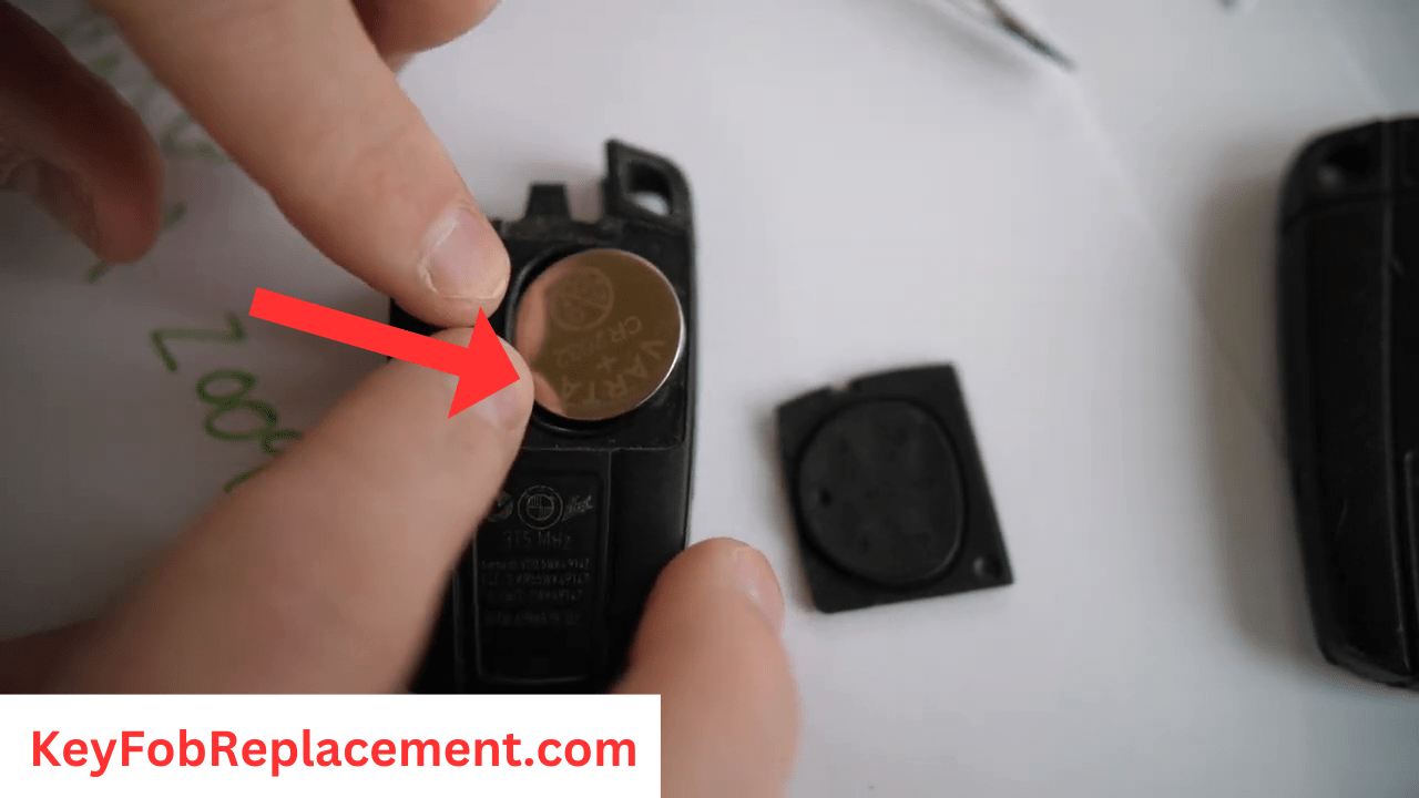 E84 BMW X1 key fob Remove dead battery with tool