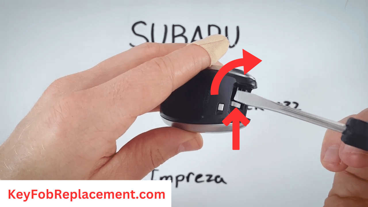 Use screwdriver to open battery cover Subaru Impreza “Silver Sides” key fob