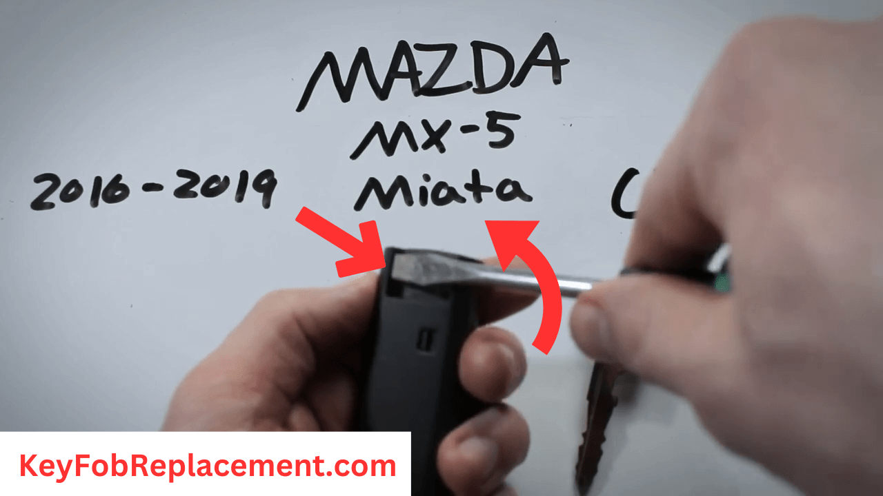 Mazda MX5 key Use screwdriver, twist for separation