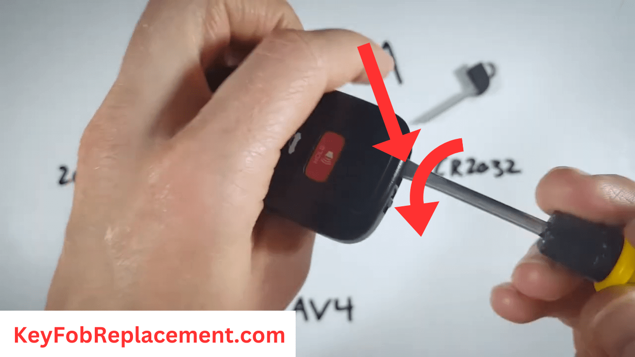 Toyota RAV4 key Disassemble key fob using screwdriver