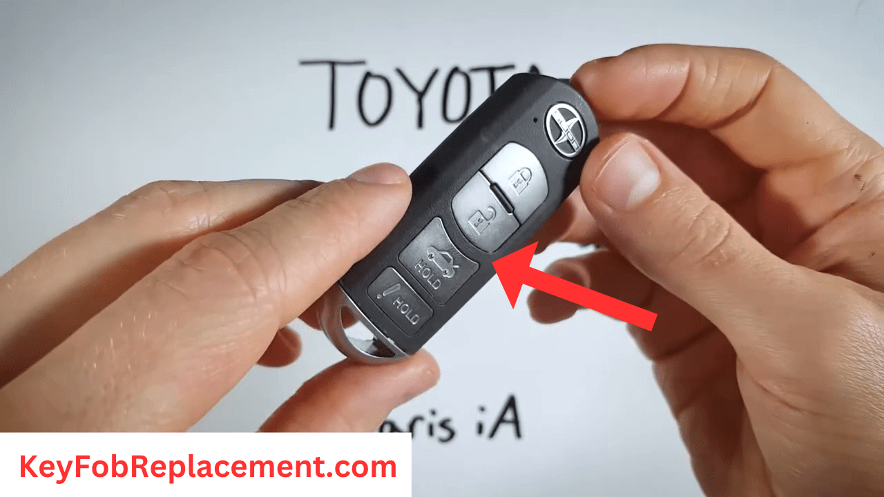 Toyota Yaris iA Reassemble fob parts, then click